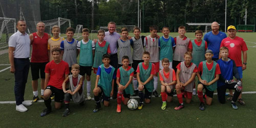 Сегодня с футболистами школы встретился губернатор курской области Роман Владимирович Старовойт